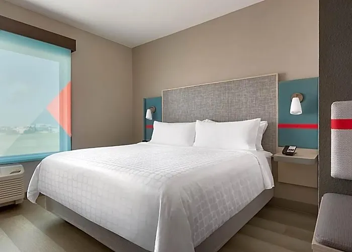 Avid Chicago O Hare - By Ihg